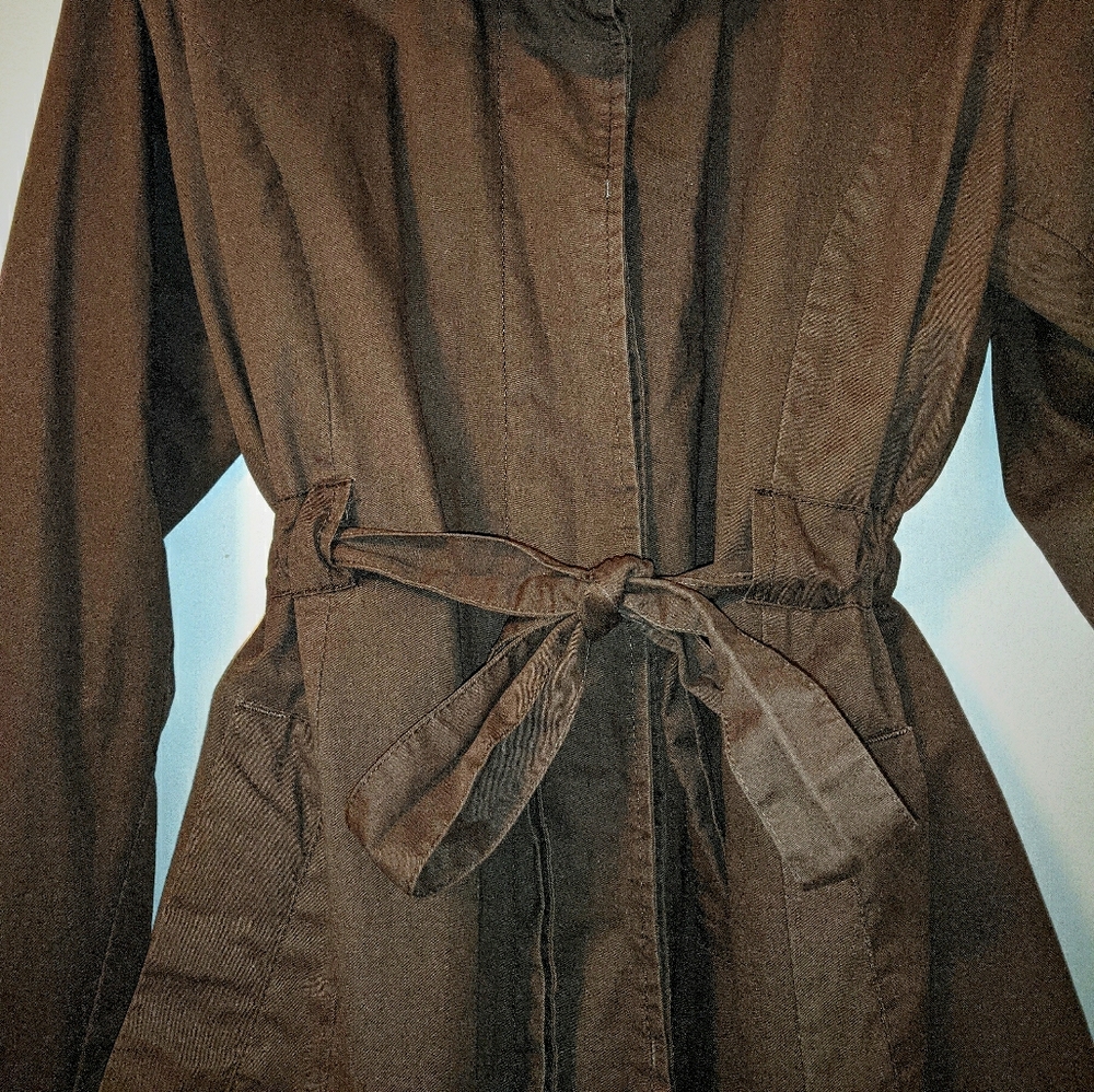 #33 Med-length autumn coat with hood and waist belt